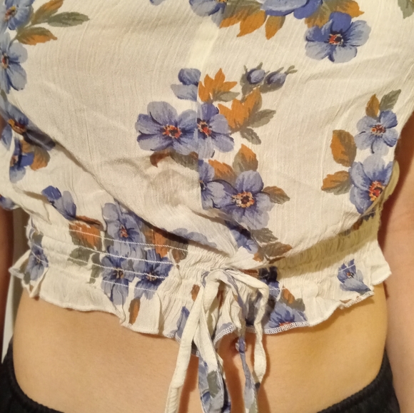 American Eagle NWOT SMALL - Picture 2 of 6